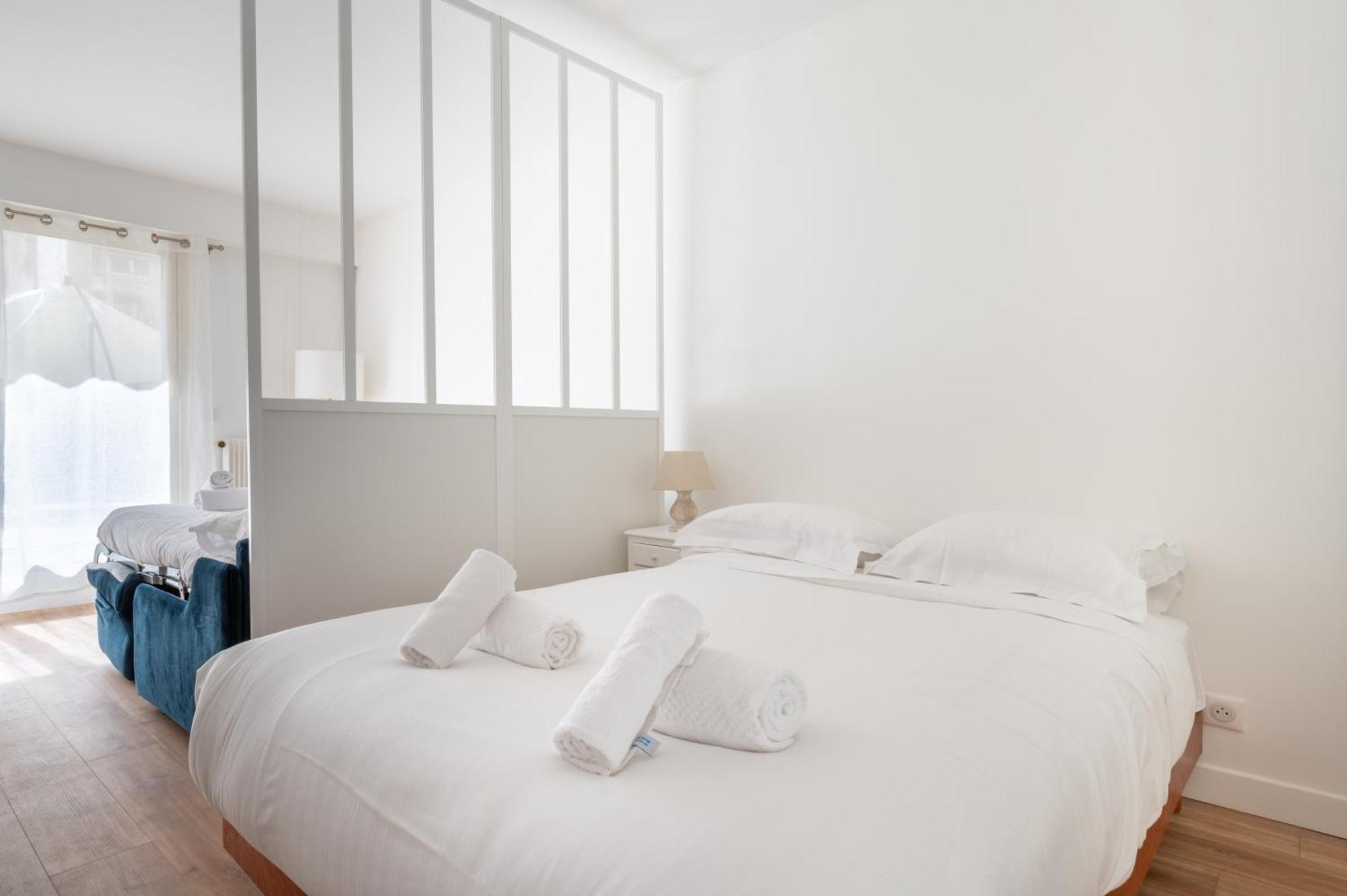 Stylish 1bd Flat With Patio Rue Des Petites Ecuries *