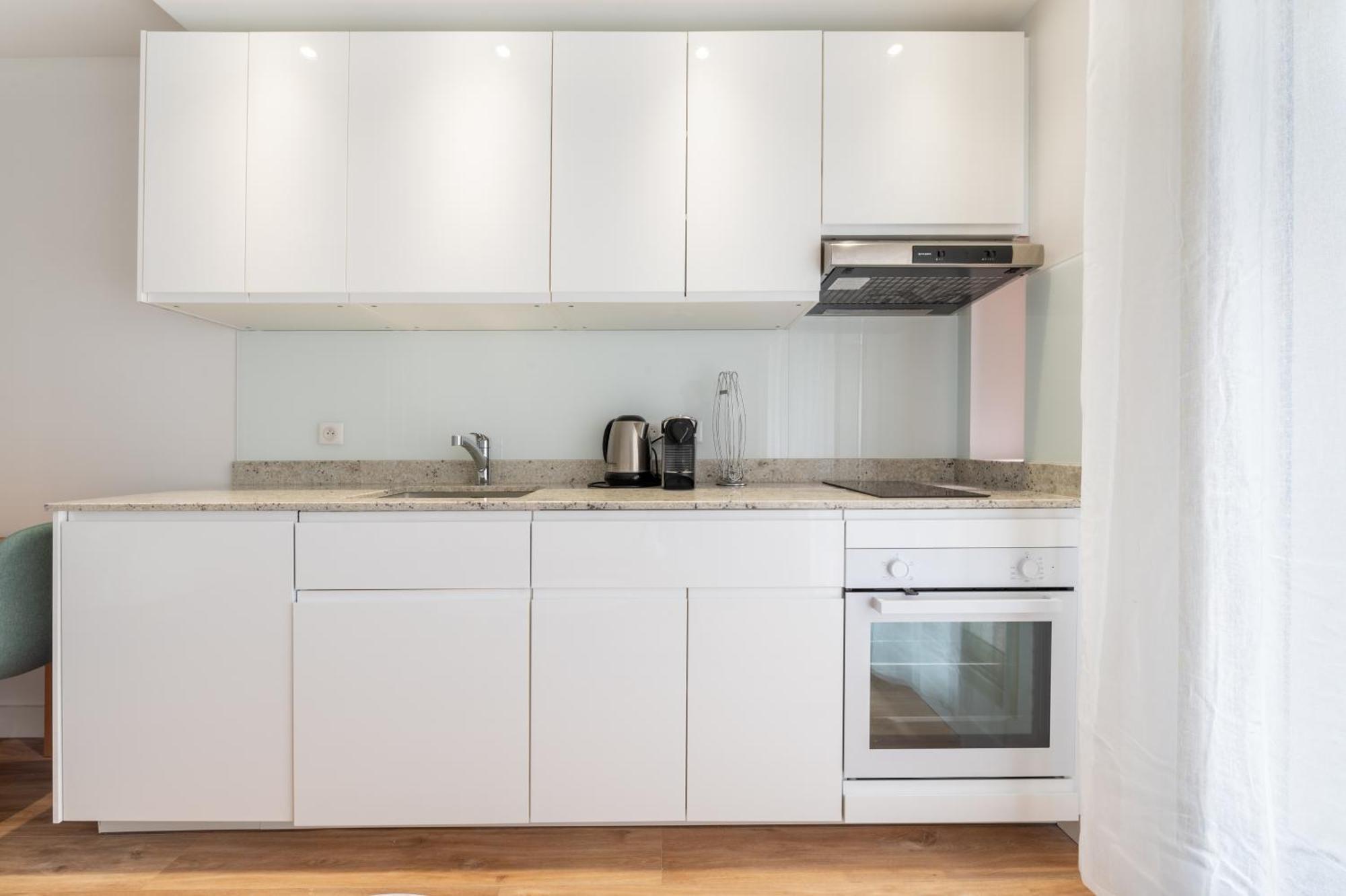 Stylish 1bd Flat With Patio Rue Des Petites Ecuries *
