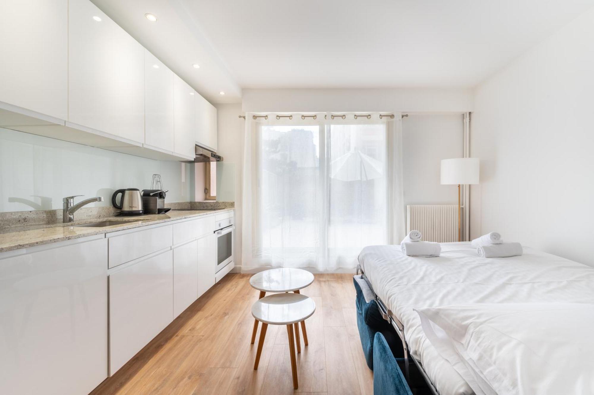 Stylish 1bd Flat With Patio Rue Des Petites Ecuries Apartment