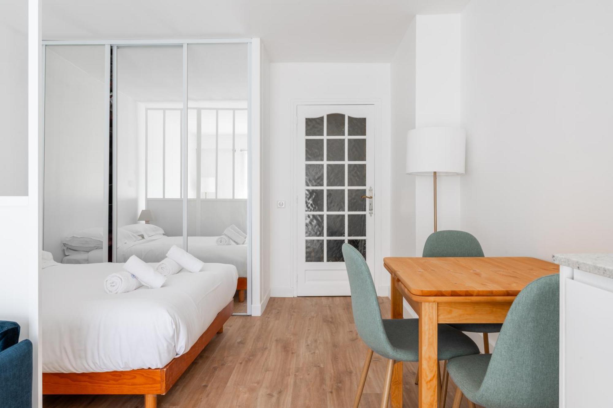 Apartment Stylish 1bd Flat With Patio Rue Des Petites Ecuries Paris
